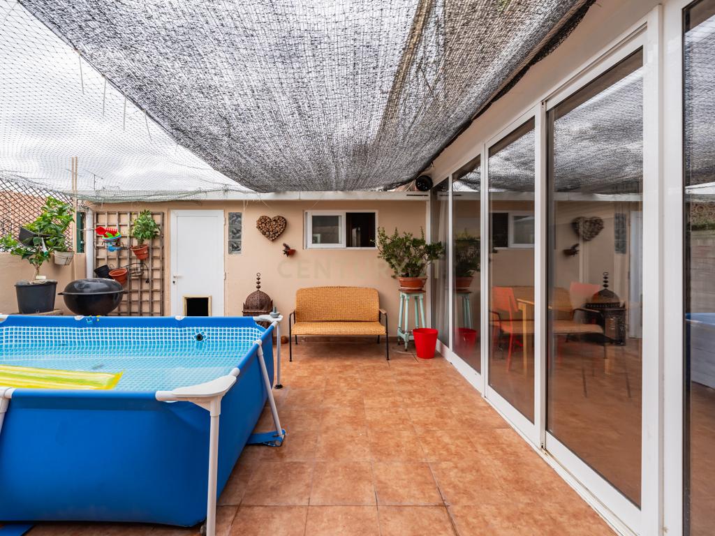 T2 com terraço e espaço adicional | Laranjeiro - Image 24