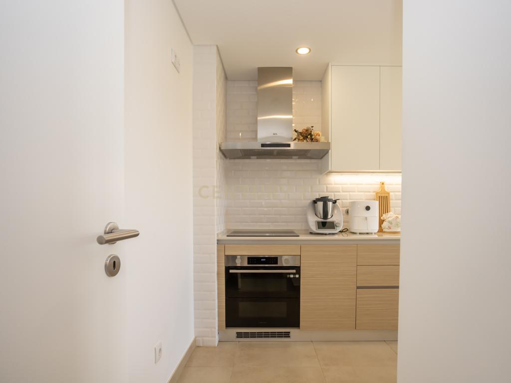 Apartamento T3 Remodelado | Bairro Novo | Seixal - Image 2