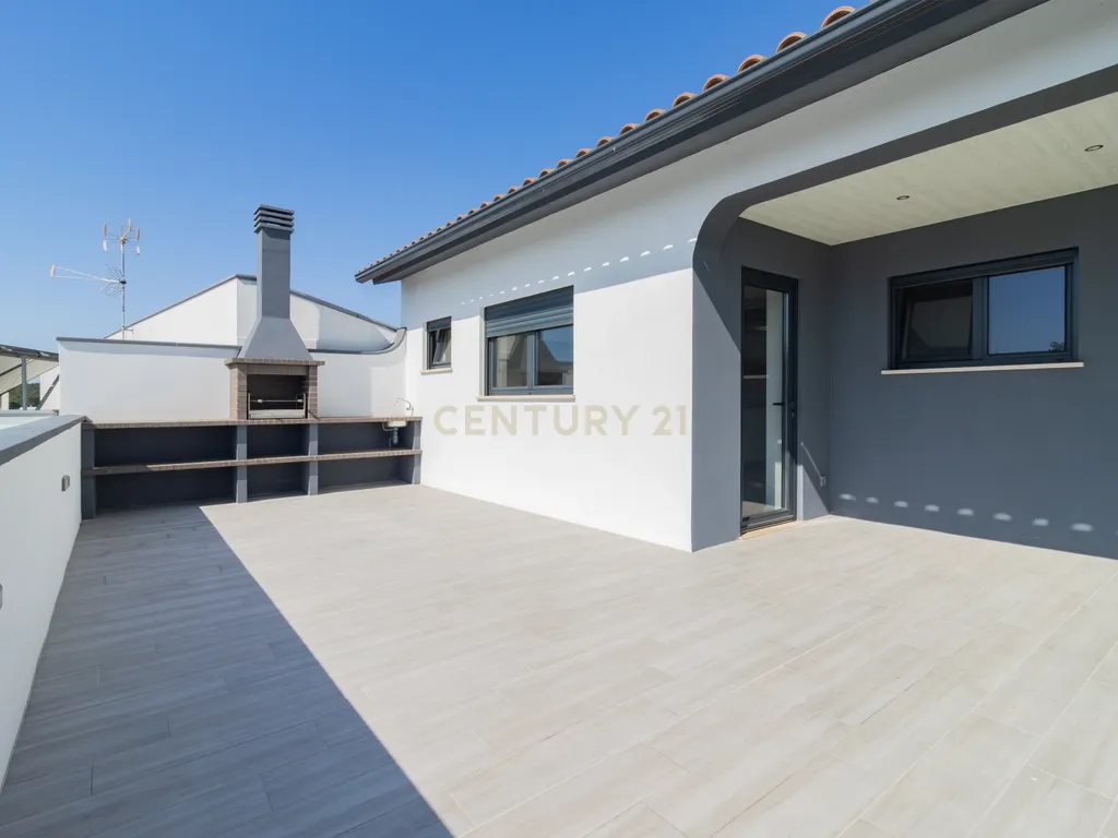Propriedade Totalmente Renovada com Armazém/Garagem de Grande Dimensão e Piscina em Monte Real - Image 33