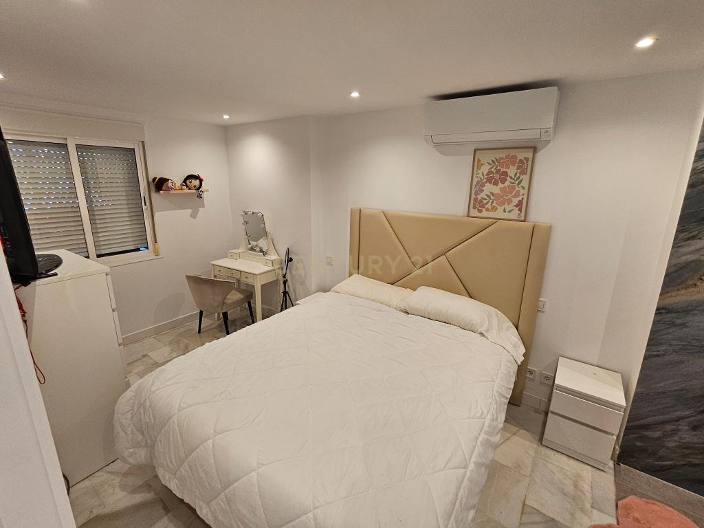 Luxuosa Moradia em Málaga com Terraço e Acessibilidade - Image 19