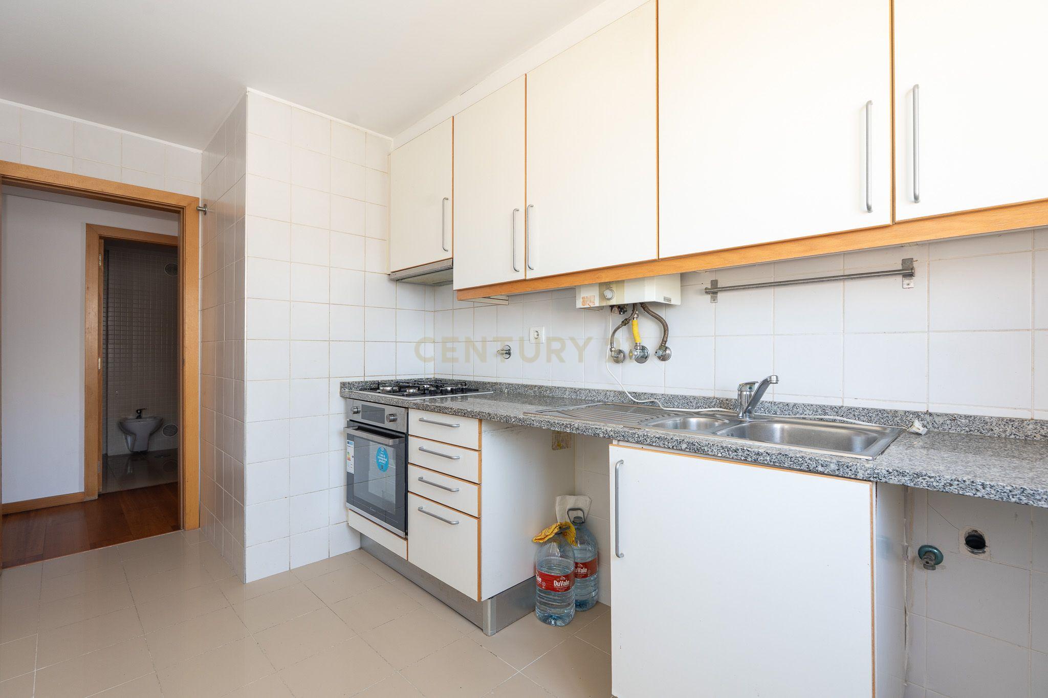 Excelente Apartamento T2 em Braço de Prata - Image 14