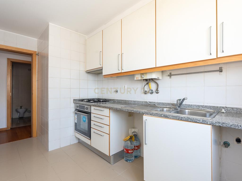 Excelente Apartamento T2 em Braço de Prata - Image 14