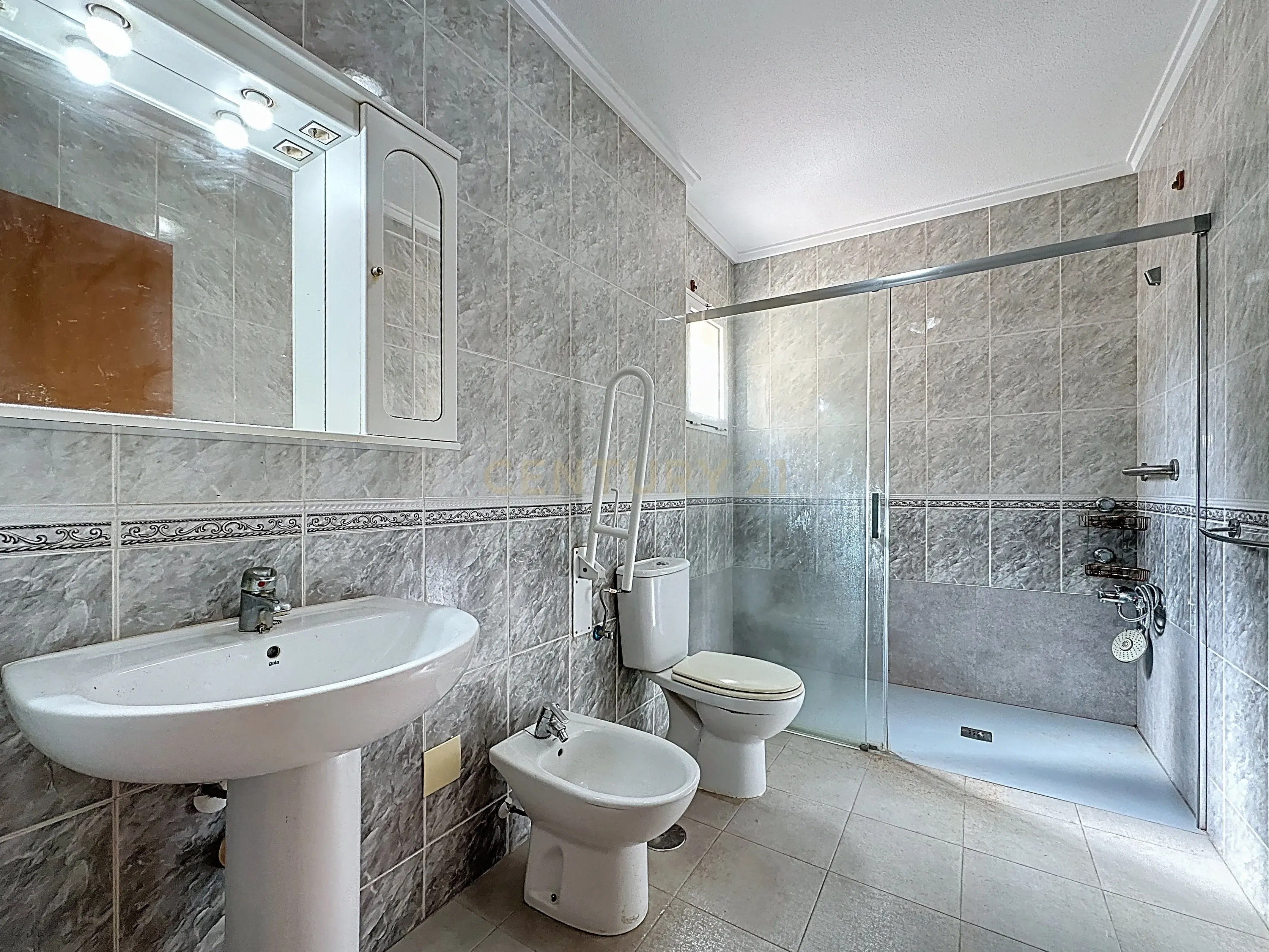 Encantadora moradia com piscina em La Florida – Orihuela Costa - Image 10