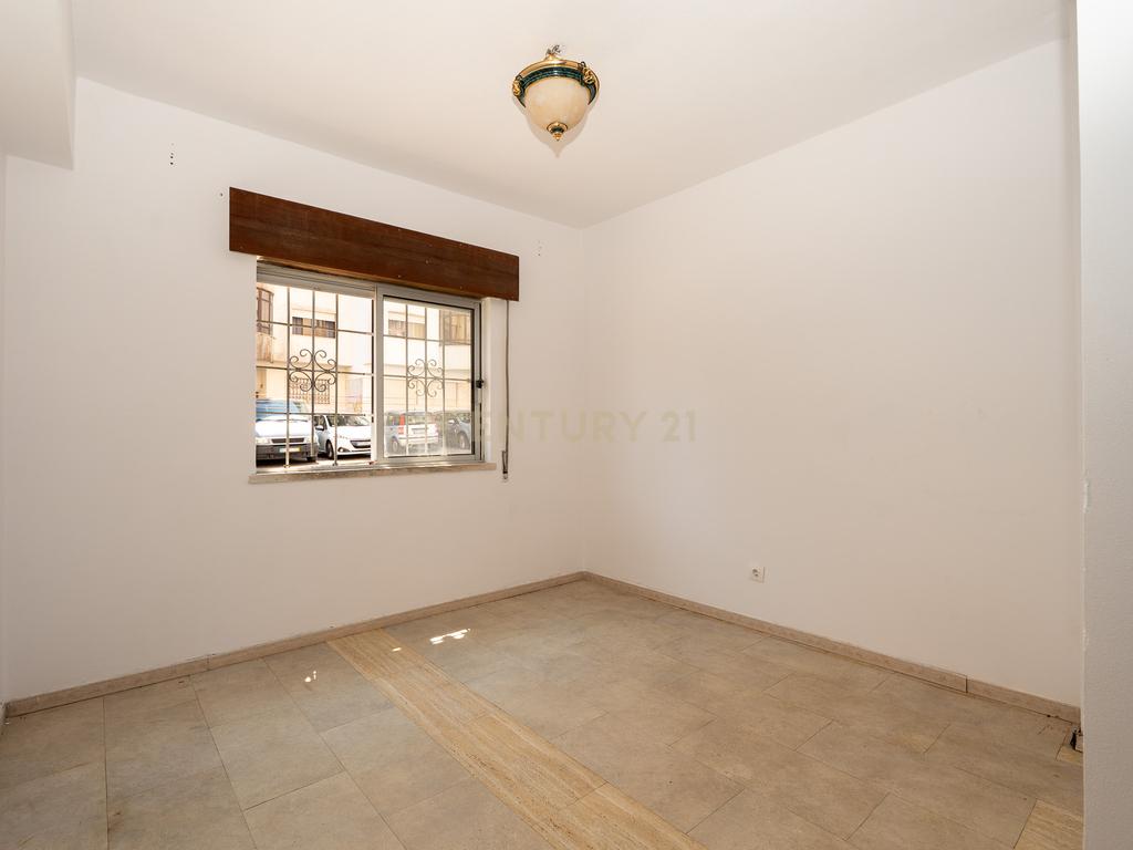 Apartamento T1 com potencial para T2 na Rinchoa – Conforto e Tranquilidade! - Image 11