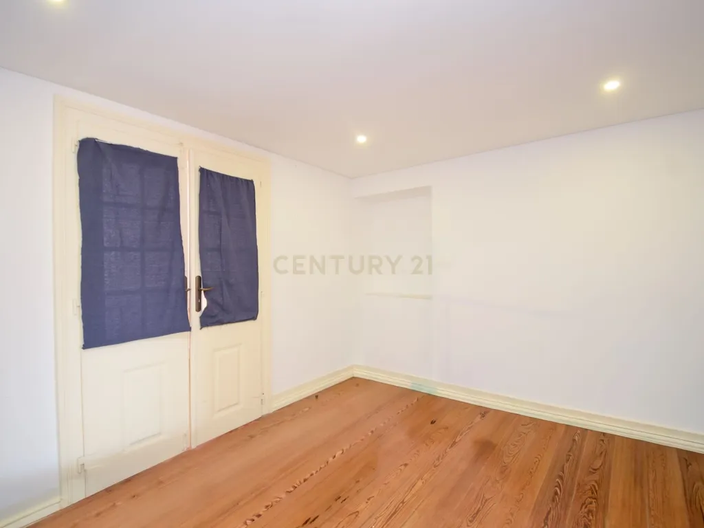 Apartamento T5 Duplex para Arrendamento em Alcântara (2.300€) - Image 7