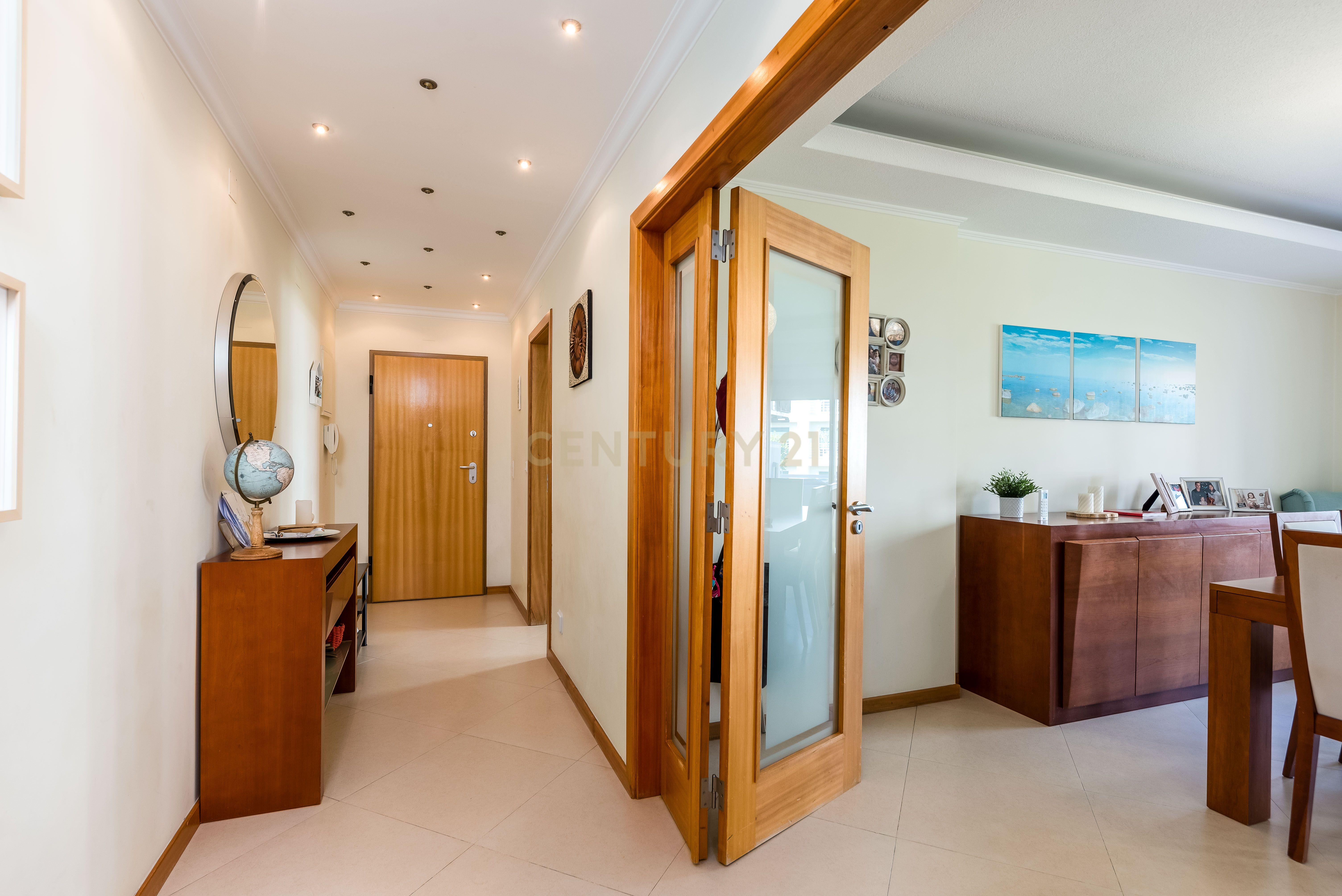 Fotografia 6 de Apartamento T3 com 2 Box e 2 Suítes. Vista Panorâmica em Oeiras