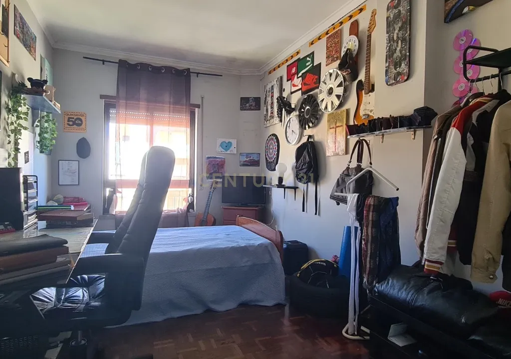 T3 Espaçoso em Excelente Localização- Quinta do Conde - Image 13
