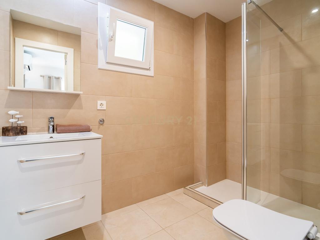 Moradia renovada com vista para o mar e perto da praia – Torreblanca, Fuengirola - Image 26