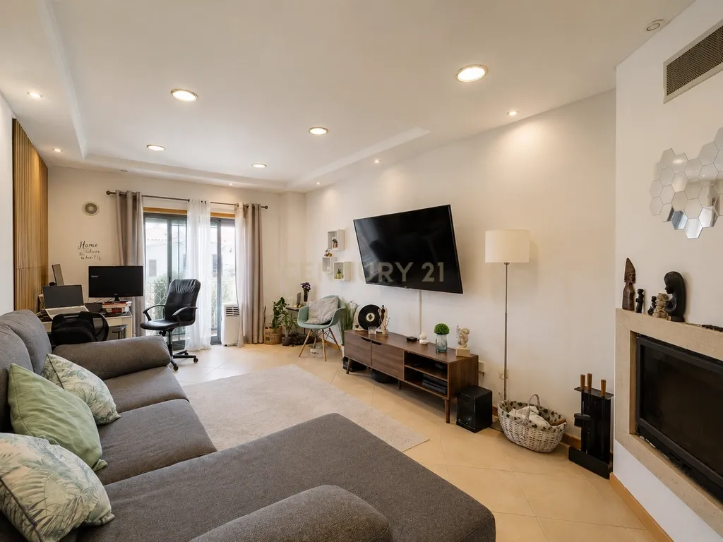 Moderno Apartamento T2 em Amora, Seixal - Image 1