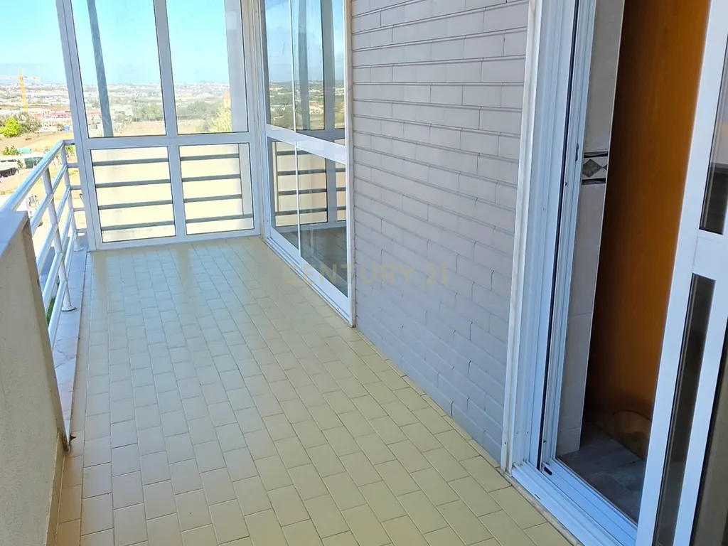 Excelente apartamento T2 com parqueamento - Image 5