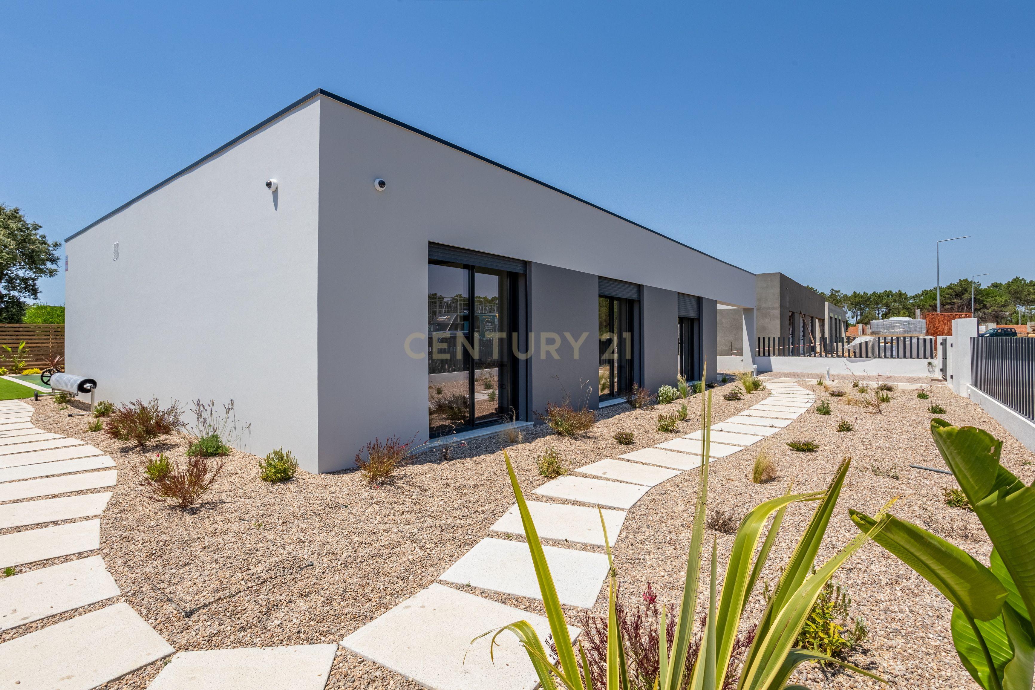 Luxuosa Moradia T4 com Piscina na Lagoa Albufeira, para Arrendamento