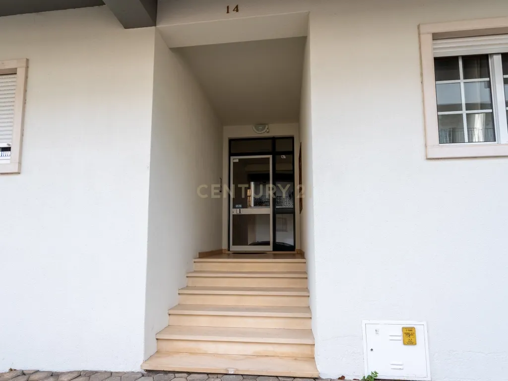 Moderno T1 em Lousã, quase novo e pronto a habitar - Image 3