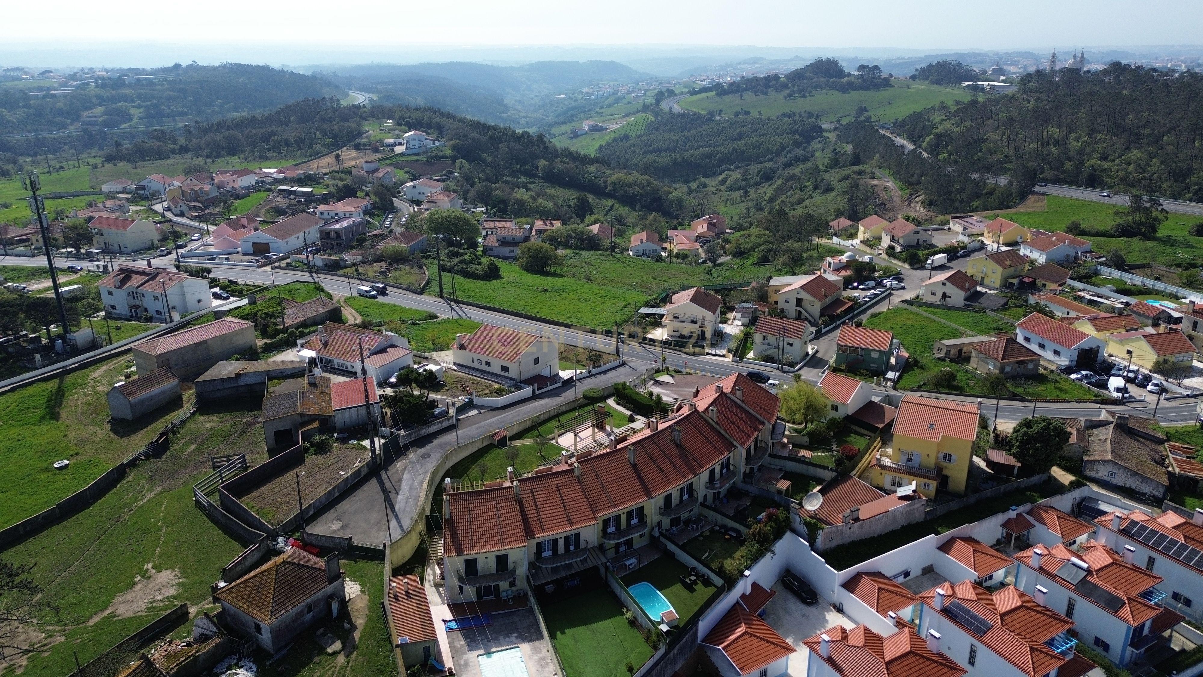 Fotografia 3 de Moradia T3 + Sótão com Piscina Privativa - Mafra