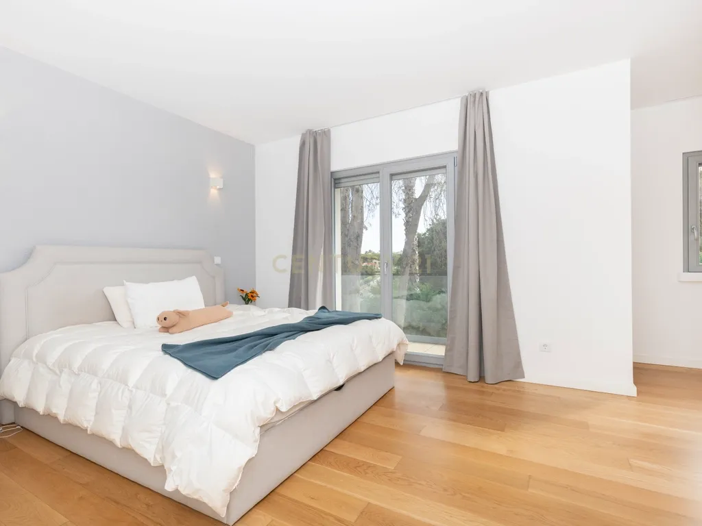Moradia T5 de Luxo com Piscina, Ginásio, Sauna e Garrafeira em Birre, Cascais - Image 43