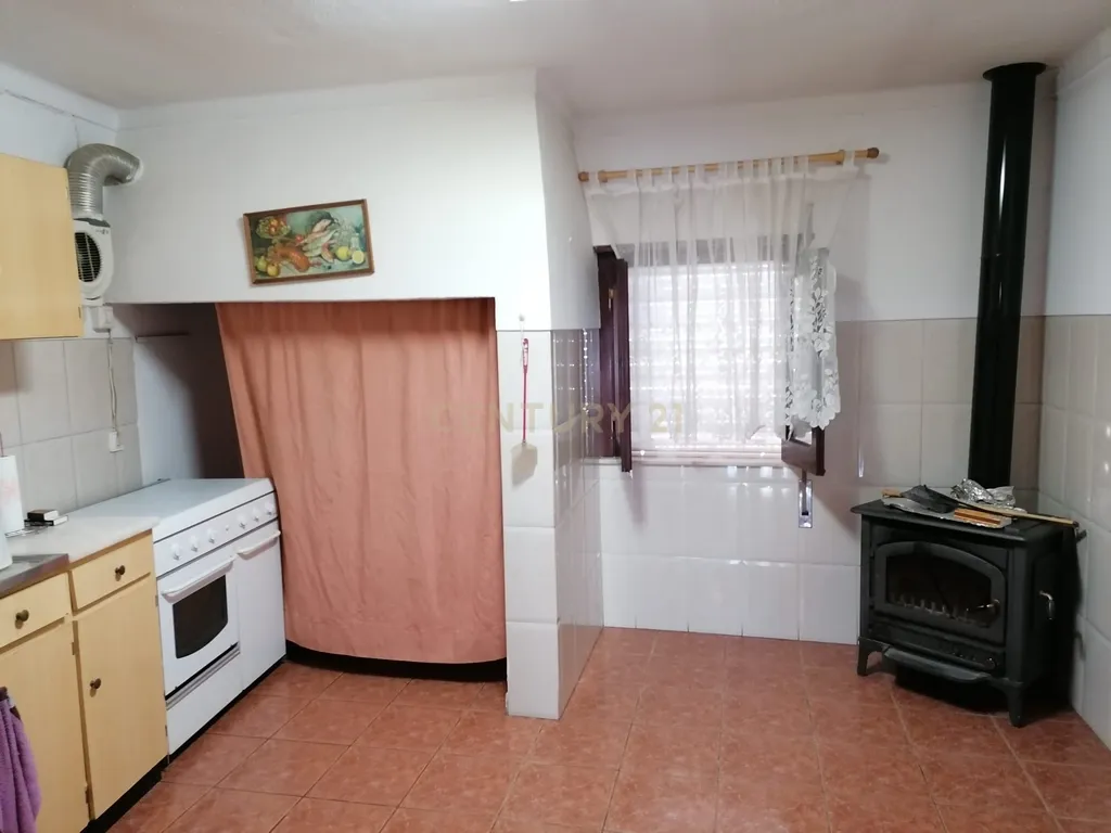 Moradia Térrea T3 com quintal e sótão, Guadalupe, Évora - Image 12