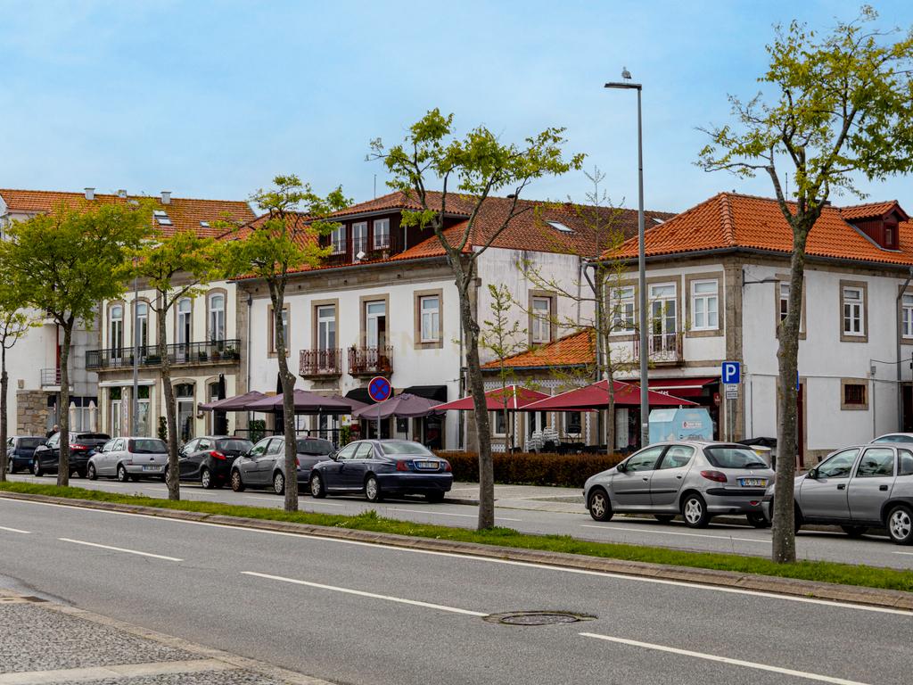 Apartamento T2 novo com varanda no centro histórico de Viana - Image 18