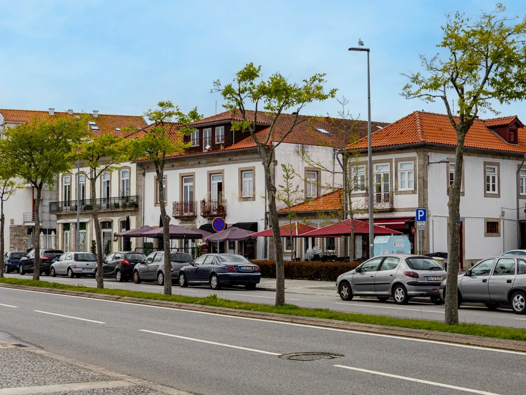 Apartamento T2 novo com varanda no centro histórico de Viana - Image 18