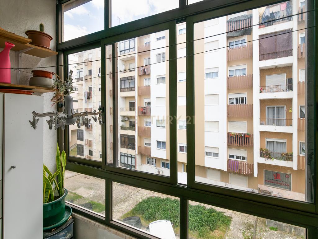 Um apartamento com luz, espaço e a base certa para criar uma casa à sua medida - Image 24