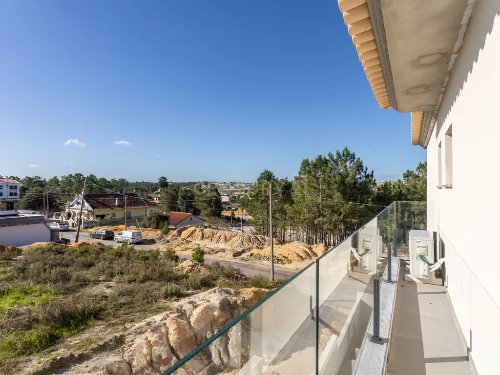 Carisma e boas áreas na sua Moradia Nova T4 Suites!!! no Pinhal do General - Image 65