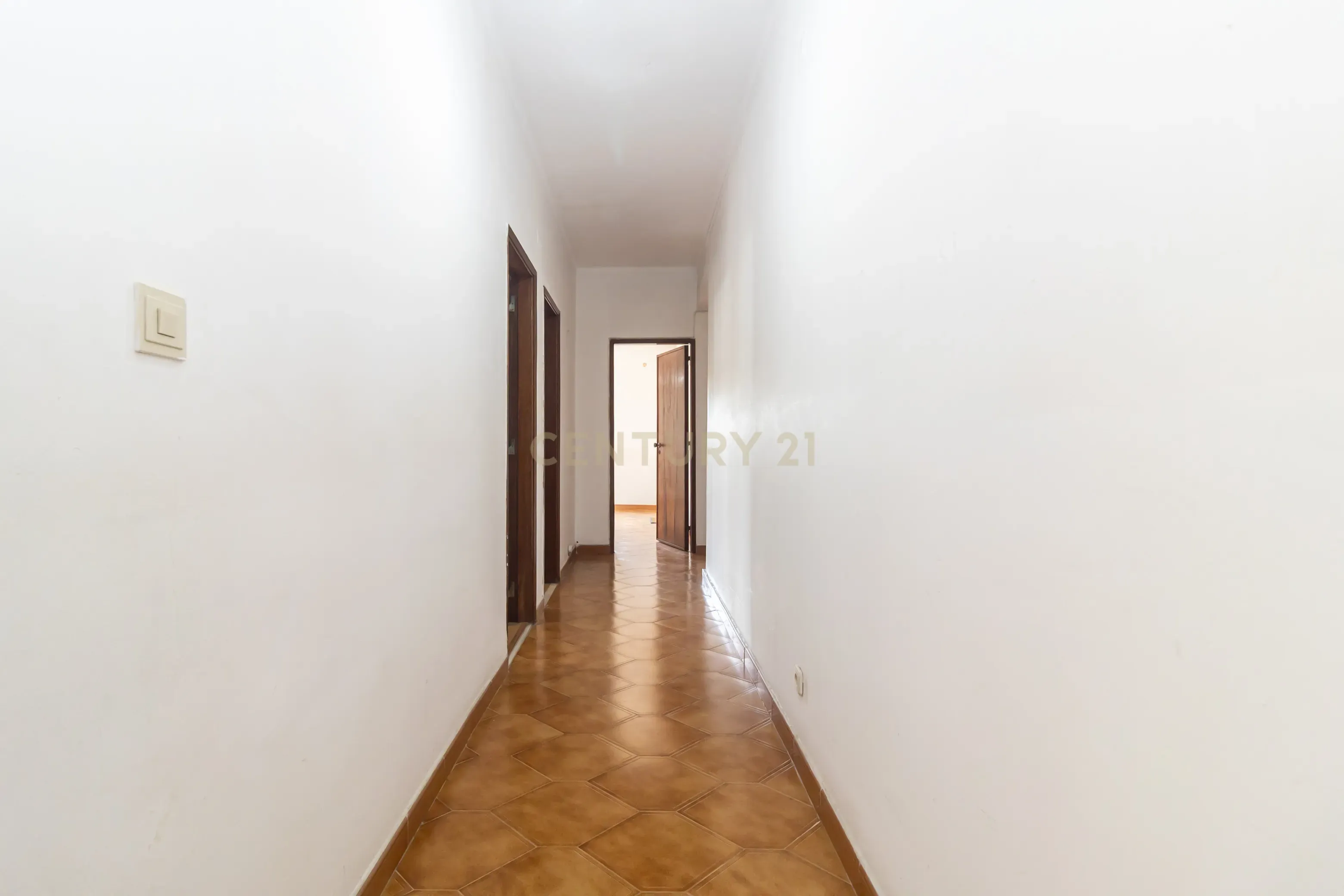 Fotografia 12 de Apartamento T3 com elevador e varanda no Laranjeiro – Almada