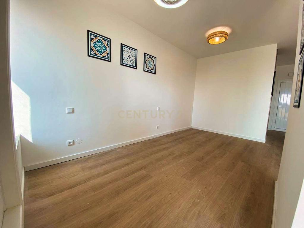 Apartamento T0 Totalmente Renovado - Image 7