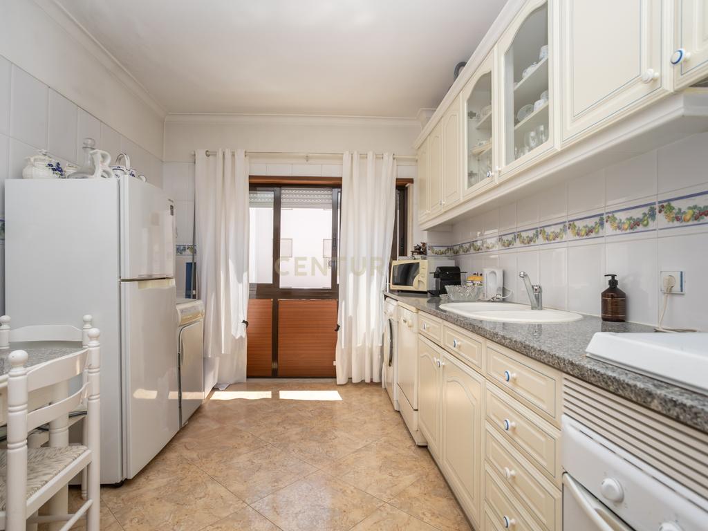 Quinta do Conde/ Cova dos Vidros - Apartamento de 4 assoalhadas inserido num º 1º andar - Image 7