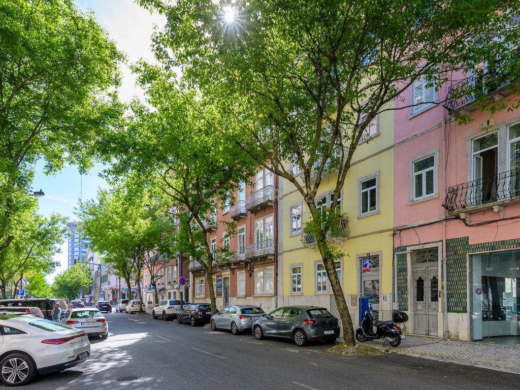 Moderno T3 com Terraço em Avenidas Novas, Lisboa - Image 3