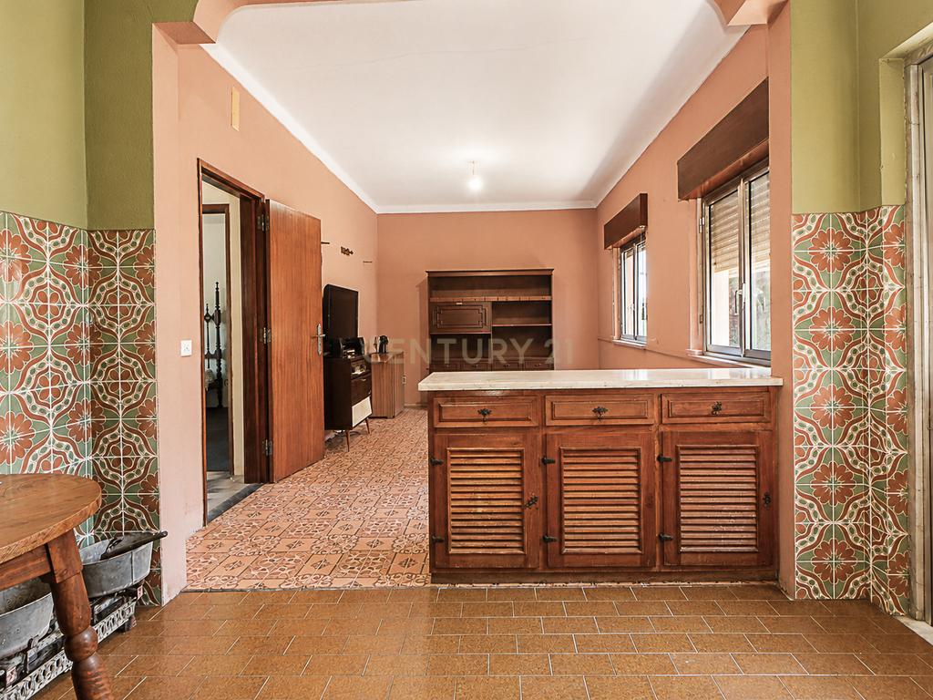 Moradia para Remodelação com 1.332 m² de Terreno – Potencial para Destaque e Construção de 2 a 3 Moradias - Image 10