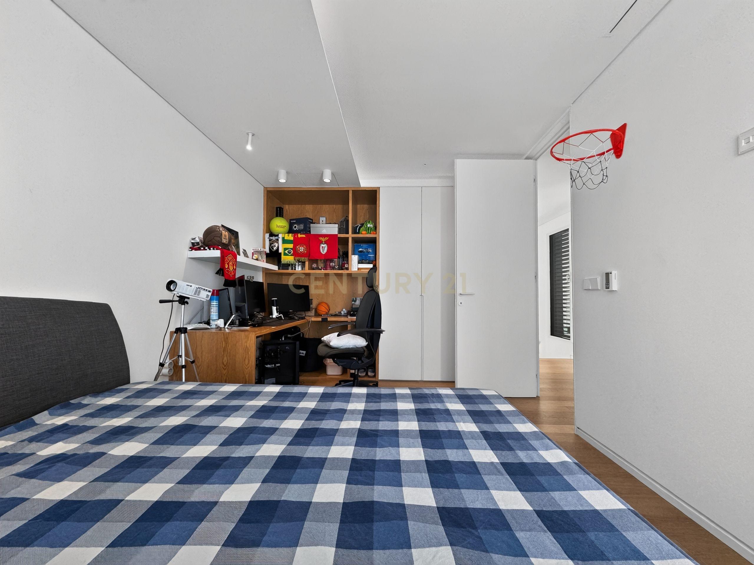 Fotografia 9 de Moradia T3 de Excelência na Aroeira  – Conforto, Elegância e Qualidade de Construção