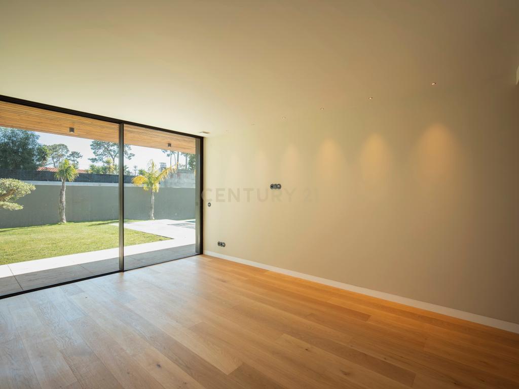 Moradia T4 na Verdizela — Design, Luz e Piscina num Terreno de 1.032 m² - Image 25
