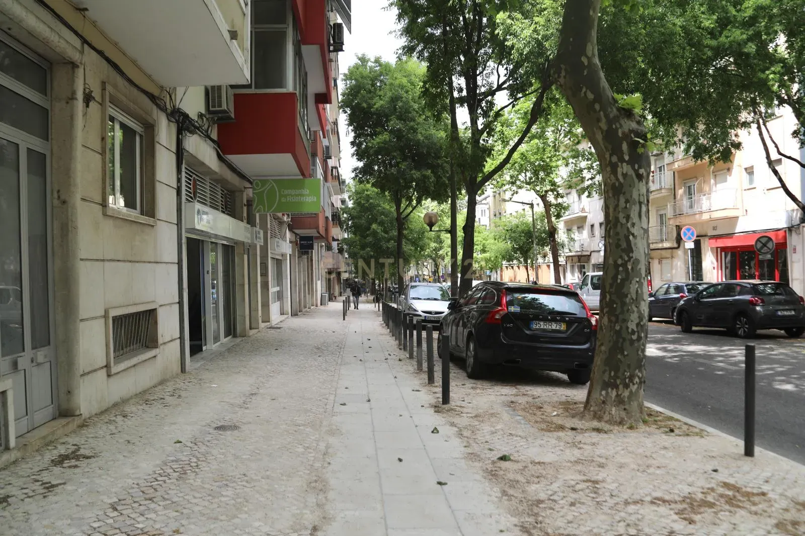 Trespasse de loja pronto a vestir em Benfica - Image 19