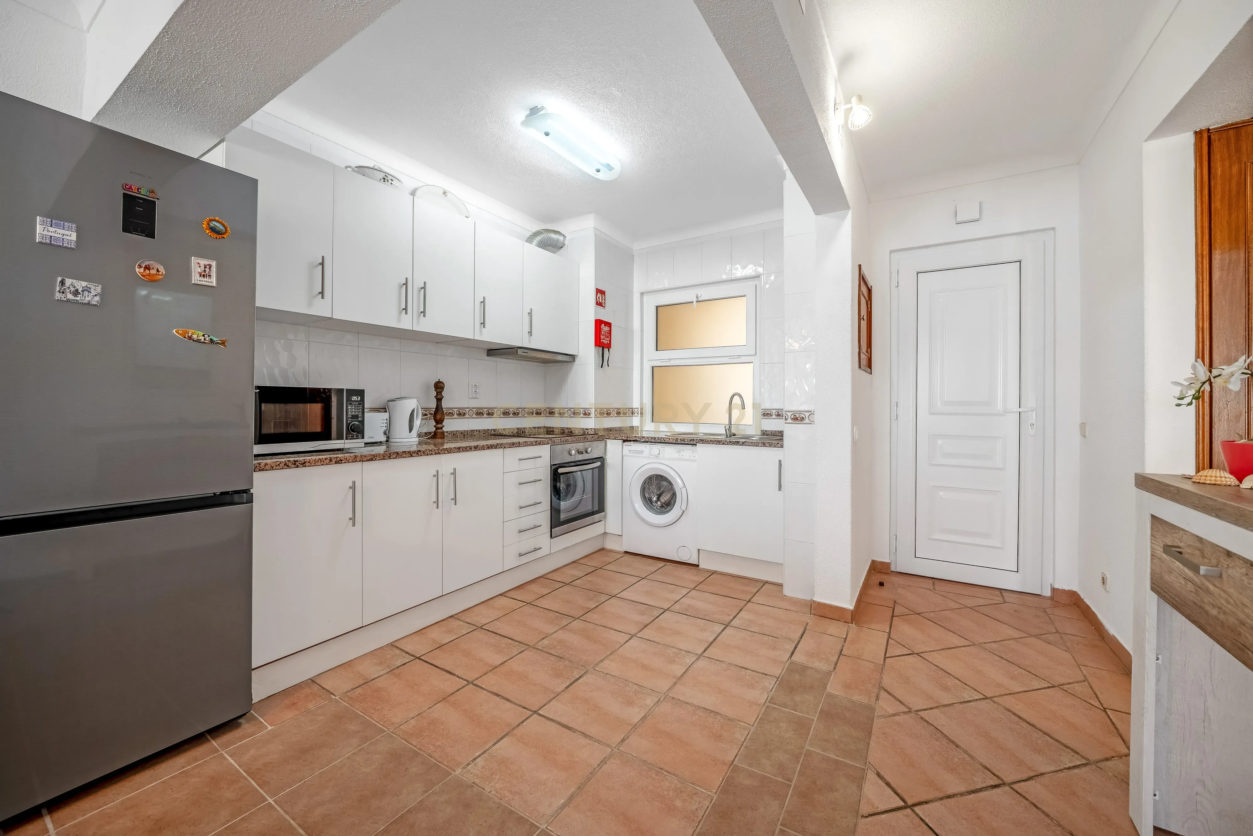 Fotografia 7 de Apartamento T1 com piscina, elevador, jardim a  900 metros da praia.