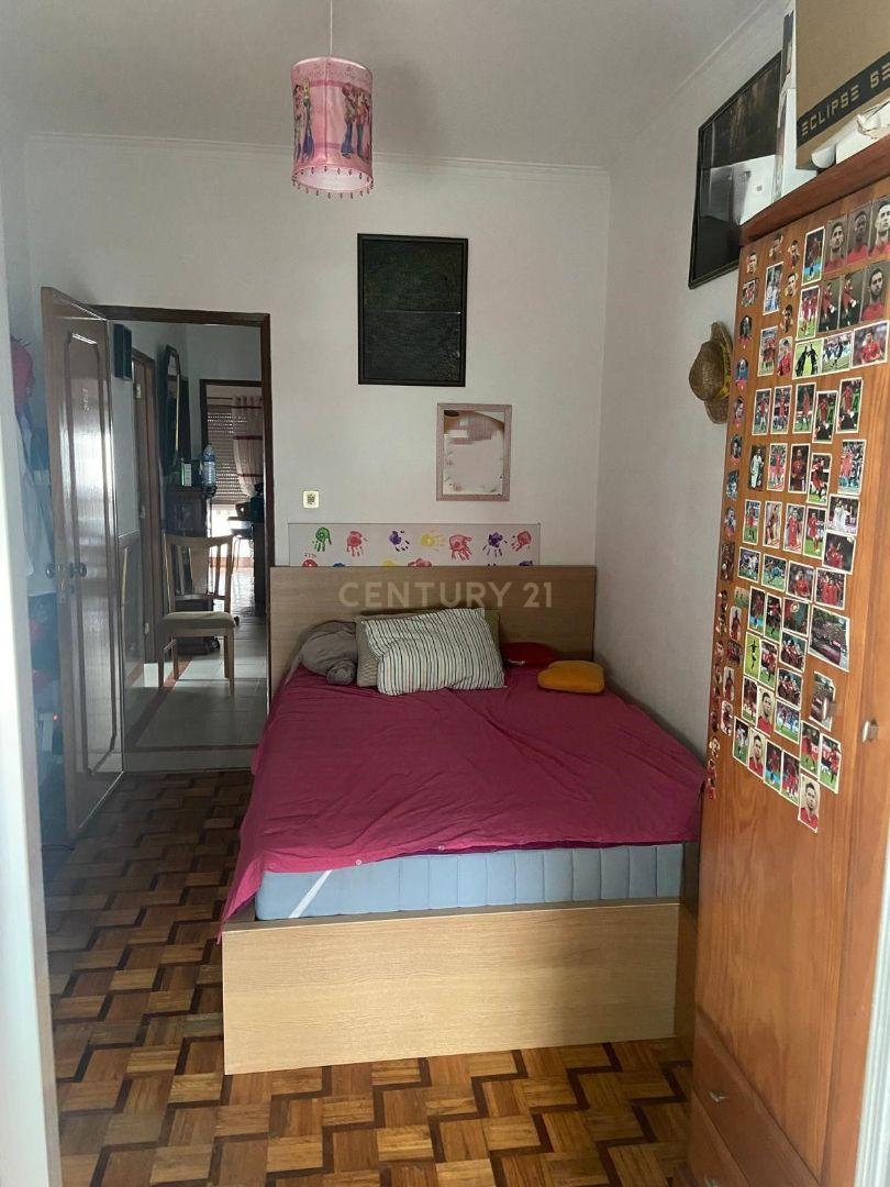 Apartamento T3 na Rua Dr. António José de Almeida, Póvoa de Santo Adrião - Image 13