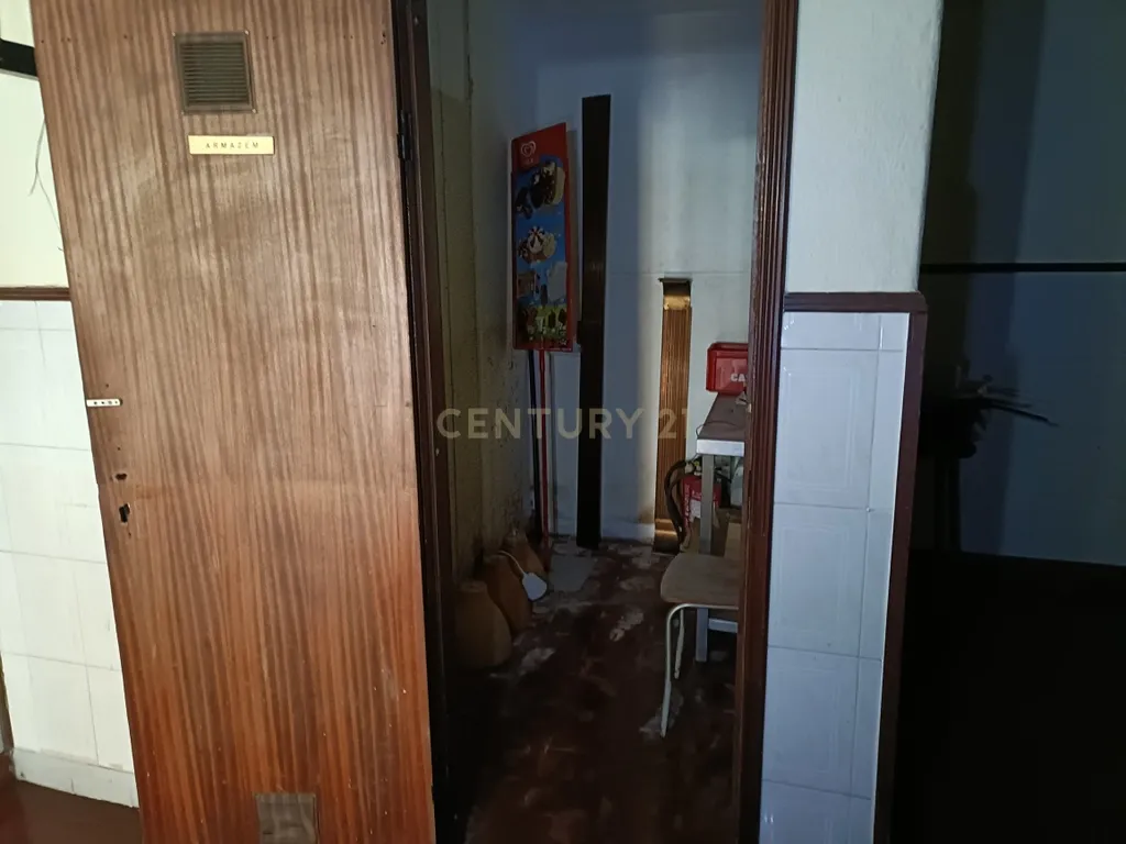 Espaço Comercial na Rua Passos Manuel, Alhandra - Image 13