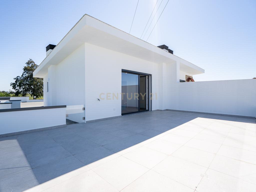 Moradia Térrea com piscina e quatro suites - Image 49