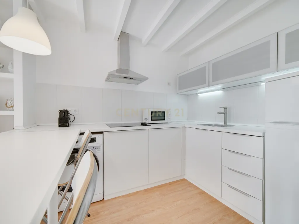 Apartamento T2 Triplex* em Santos-o-Velho – Janelas Verdes | Estrela - Image 8