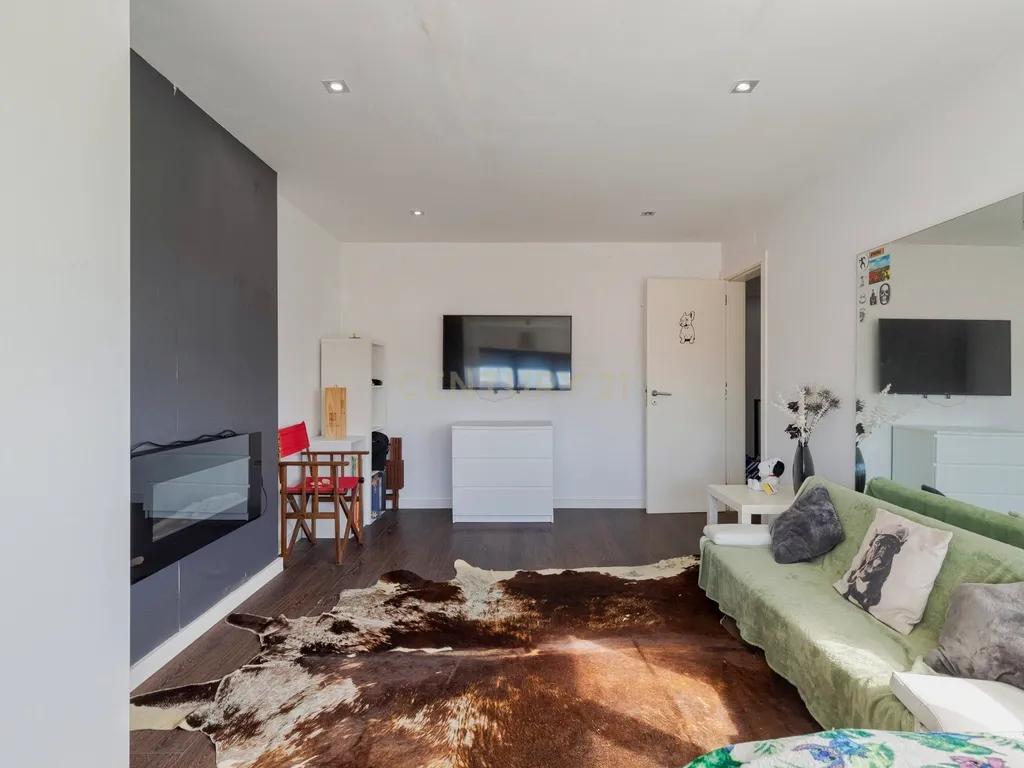 Moradia familiar T6 com anexo T1 independente, num lote com 510m² no Botequim – Charneca da Caparica, Almada - Image 20