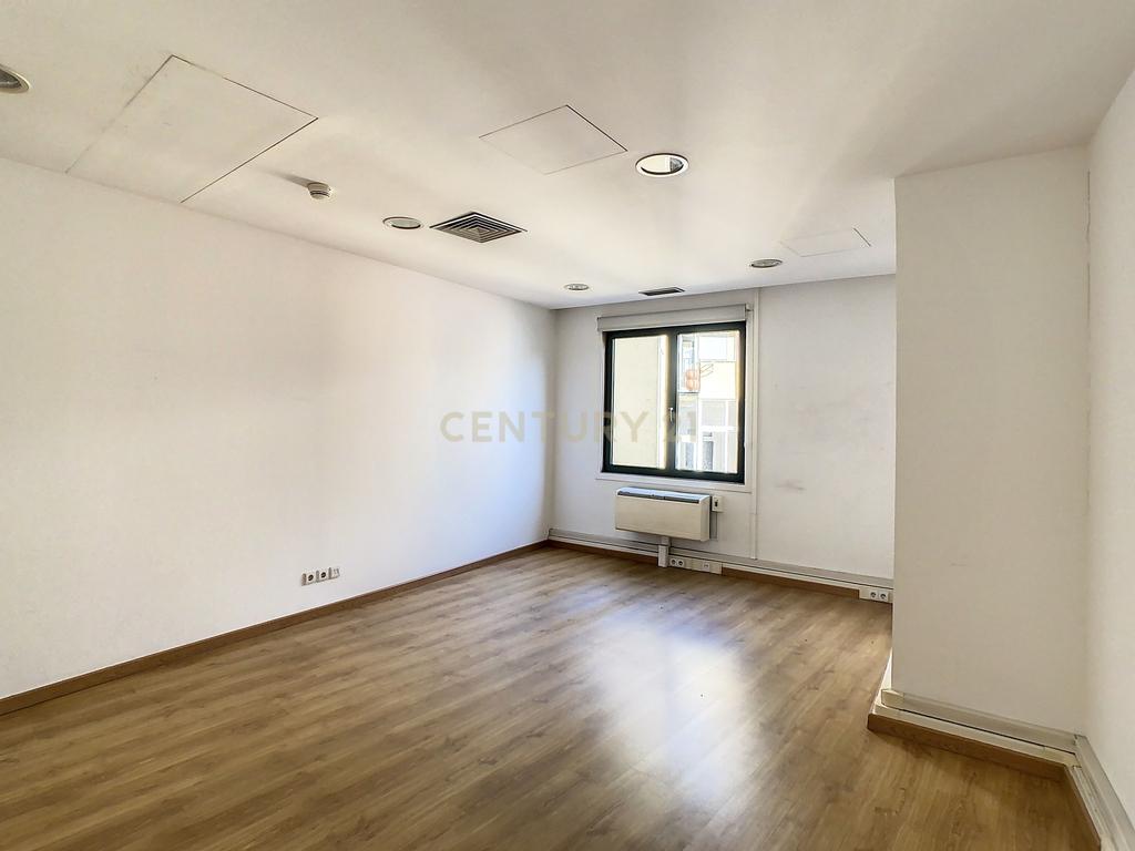 Escritório com 55 m2 na Av. Columbano Bordalo Pinheiro, Lisboa - Image 10