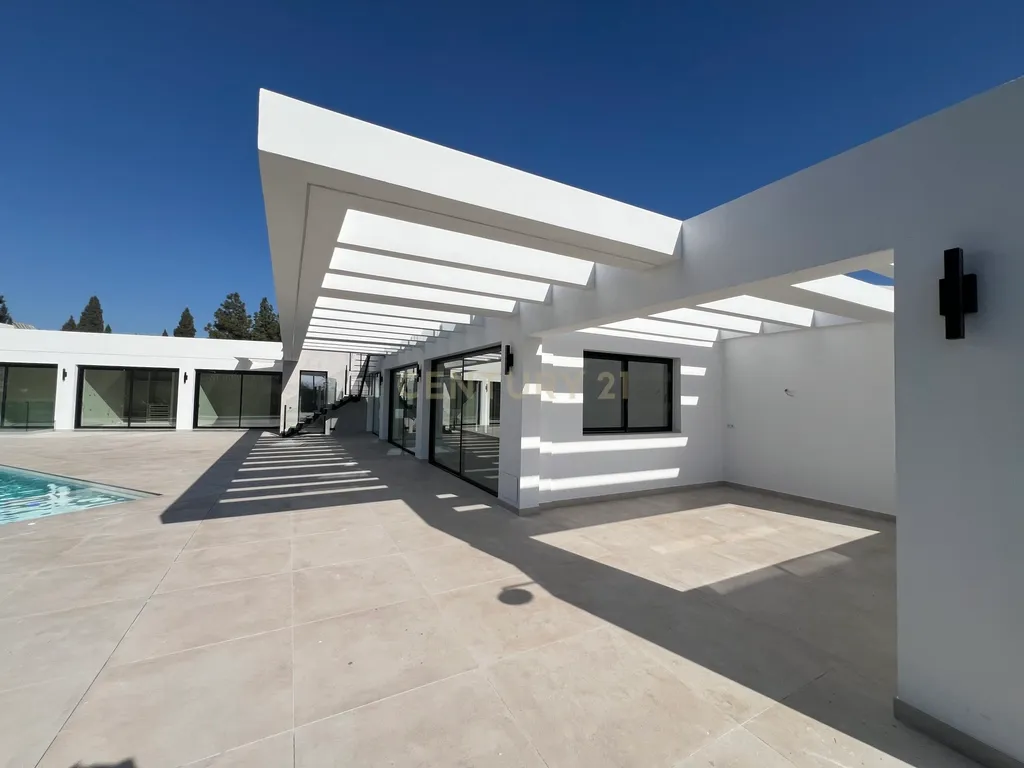 Moradia contemporânea de construção recente - Image 19