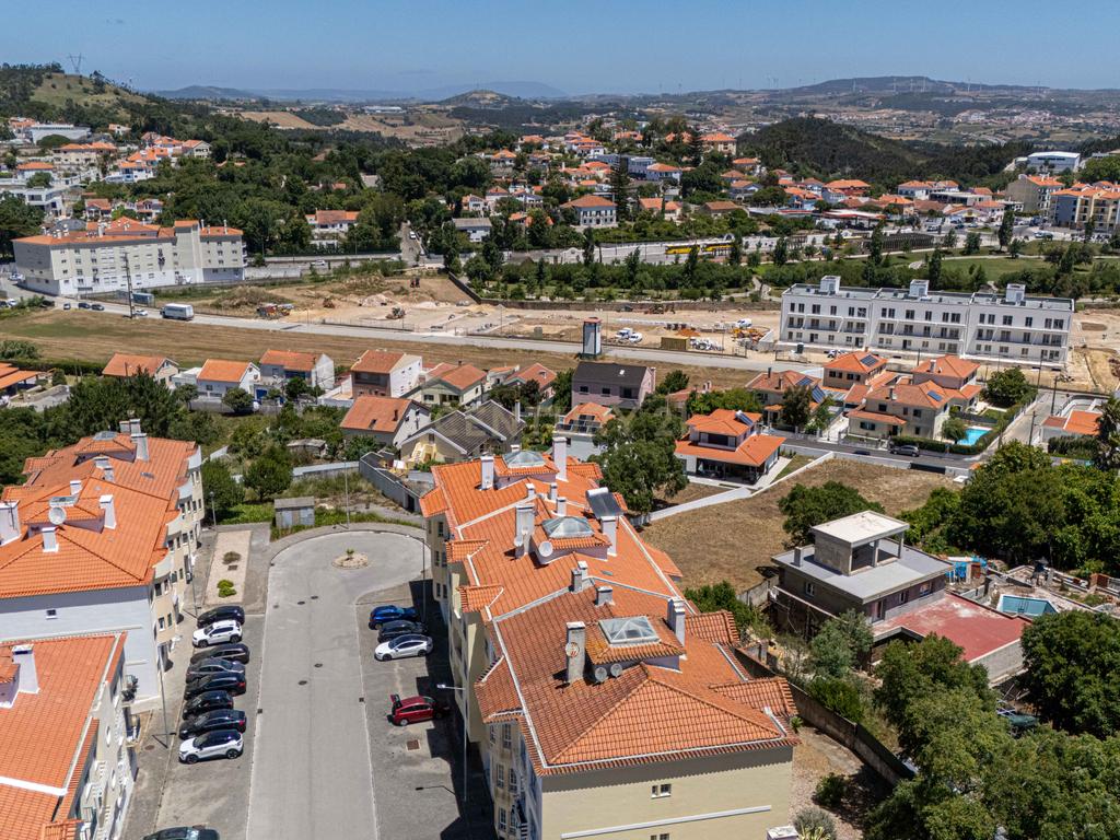 T2 com Suite, Varanda e Parqueamento - Malveira - Image 27