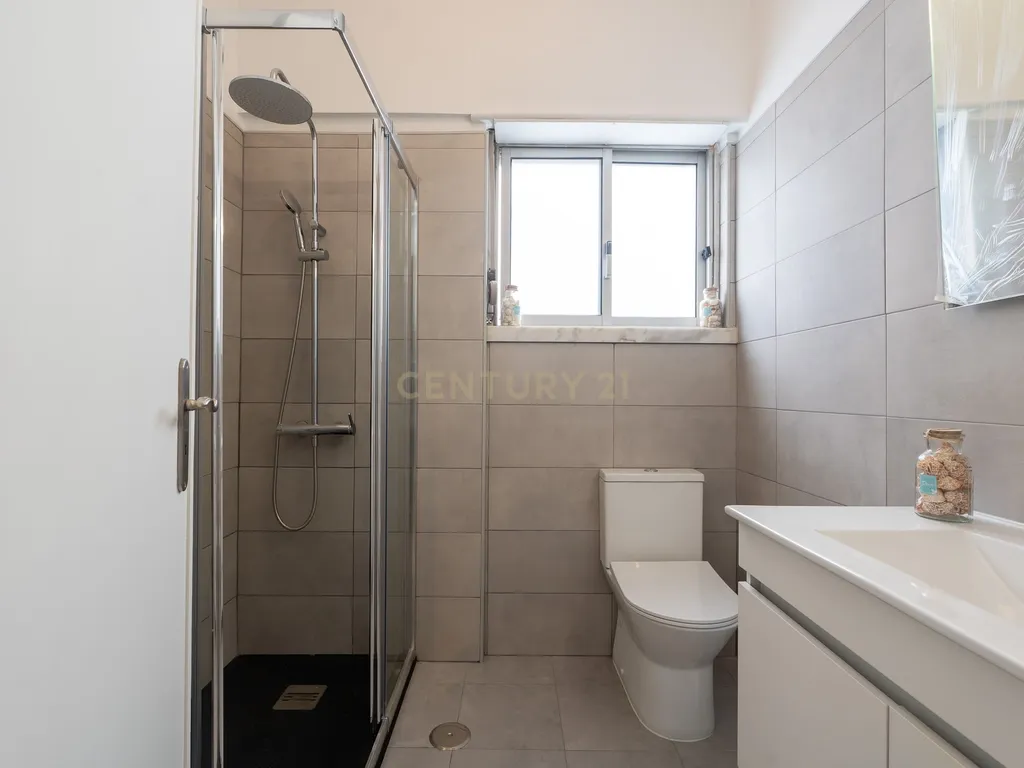 T2 Renovado em Odivelas — Conforto, Luz Natural e Localização Privilegiada - Image 22