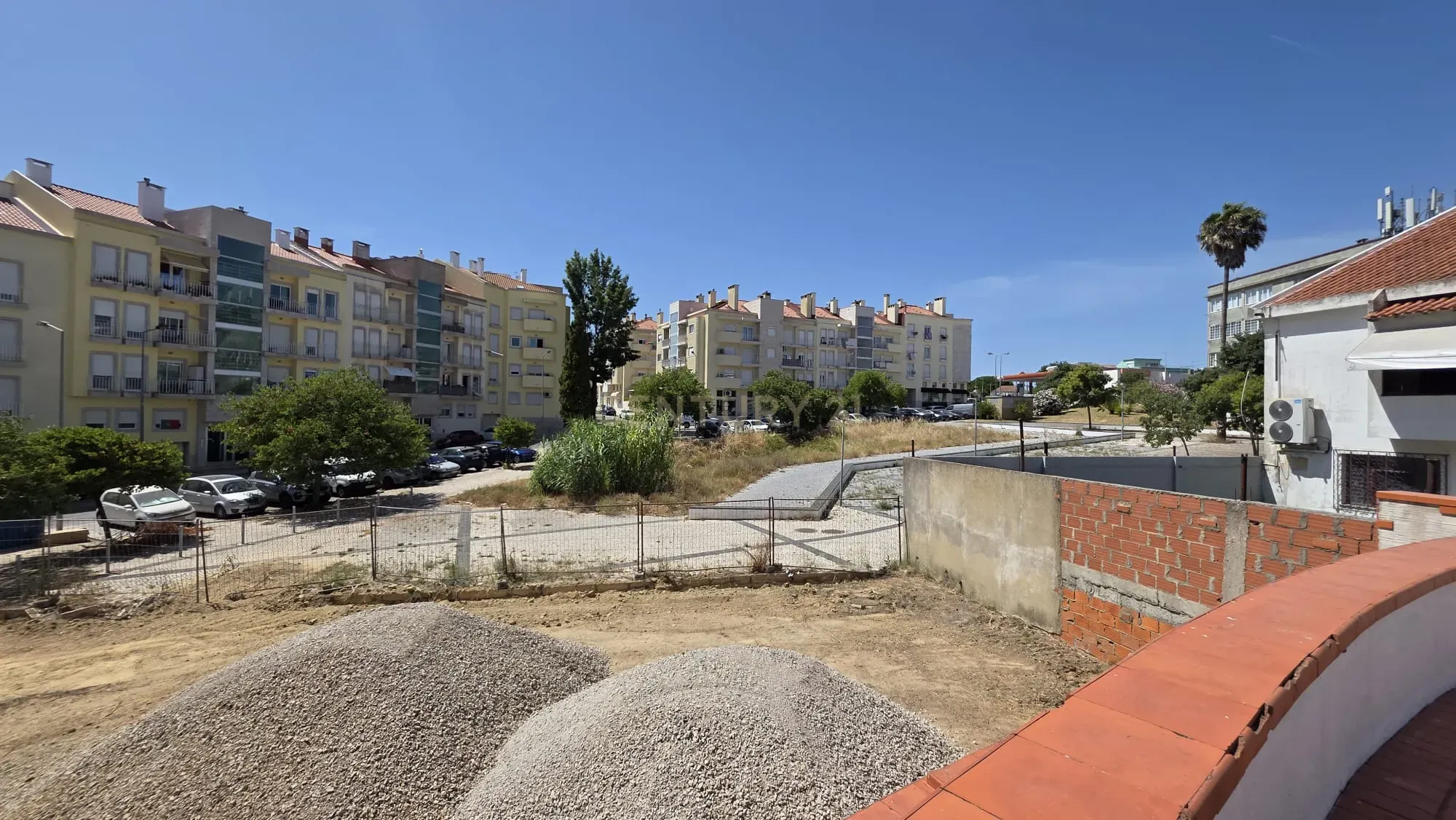 Fotografia 8 de Terreno com 506m2 na Charneca de Caparica, para construção de postos de abastecimento de carros elétricos