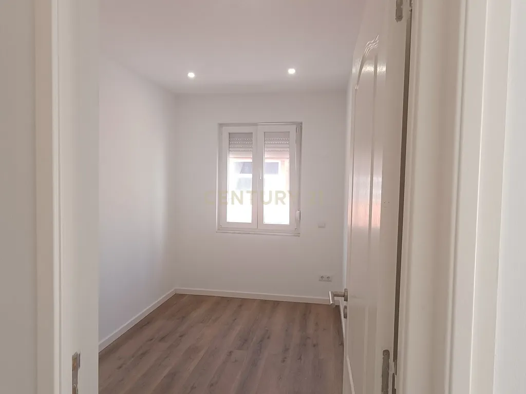 Prédio - Vila Irene - Sacavém - 12 Apartamentos - Image 22
