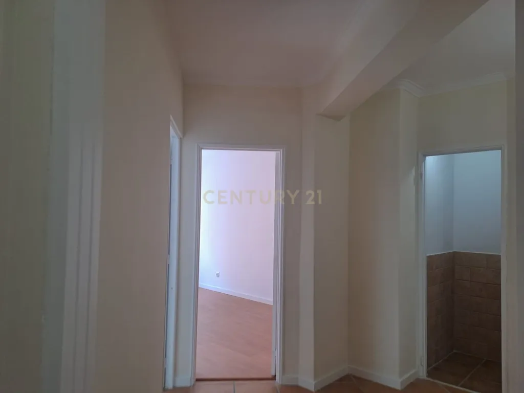 Apartamento T2 - Tapada das Merçês - Image 2