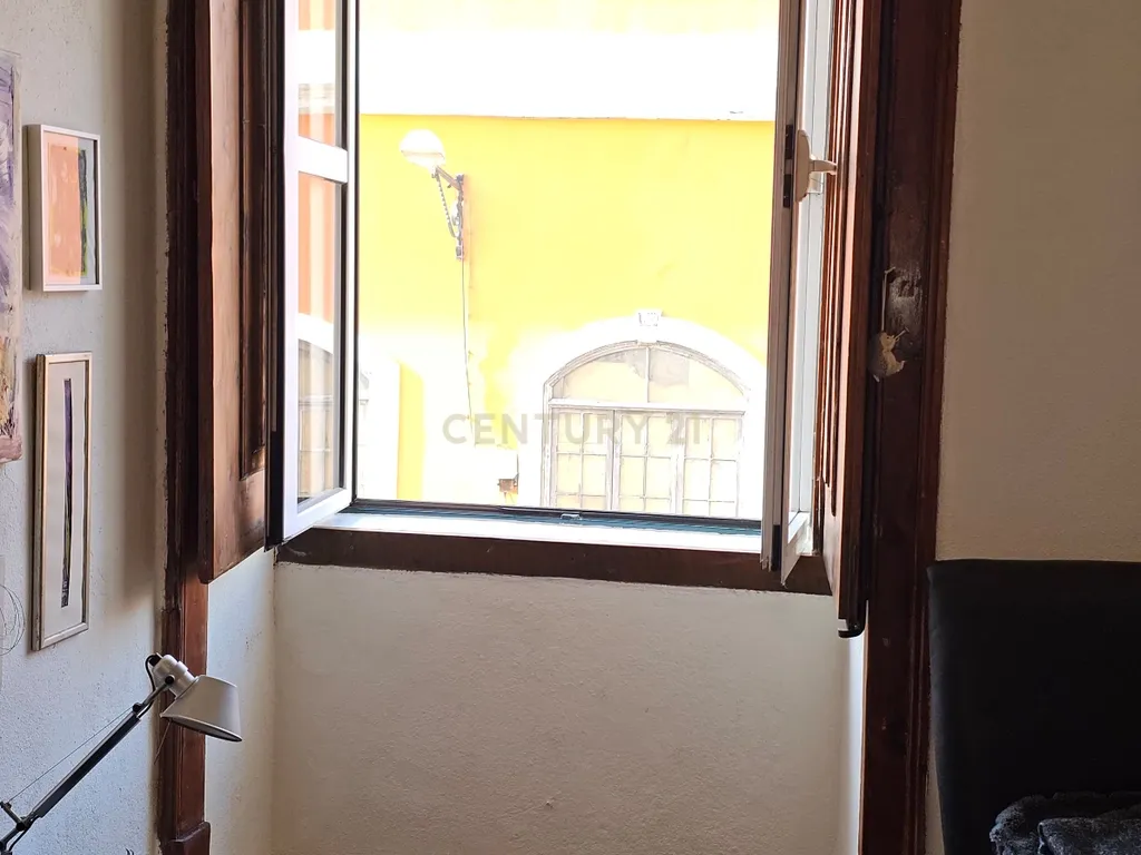 Apartamento T2 em Alcantara em Localização Privilegiada - Image 9