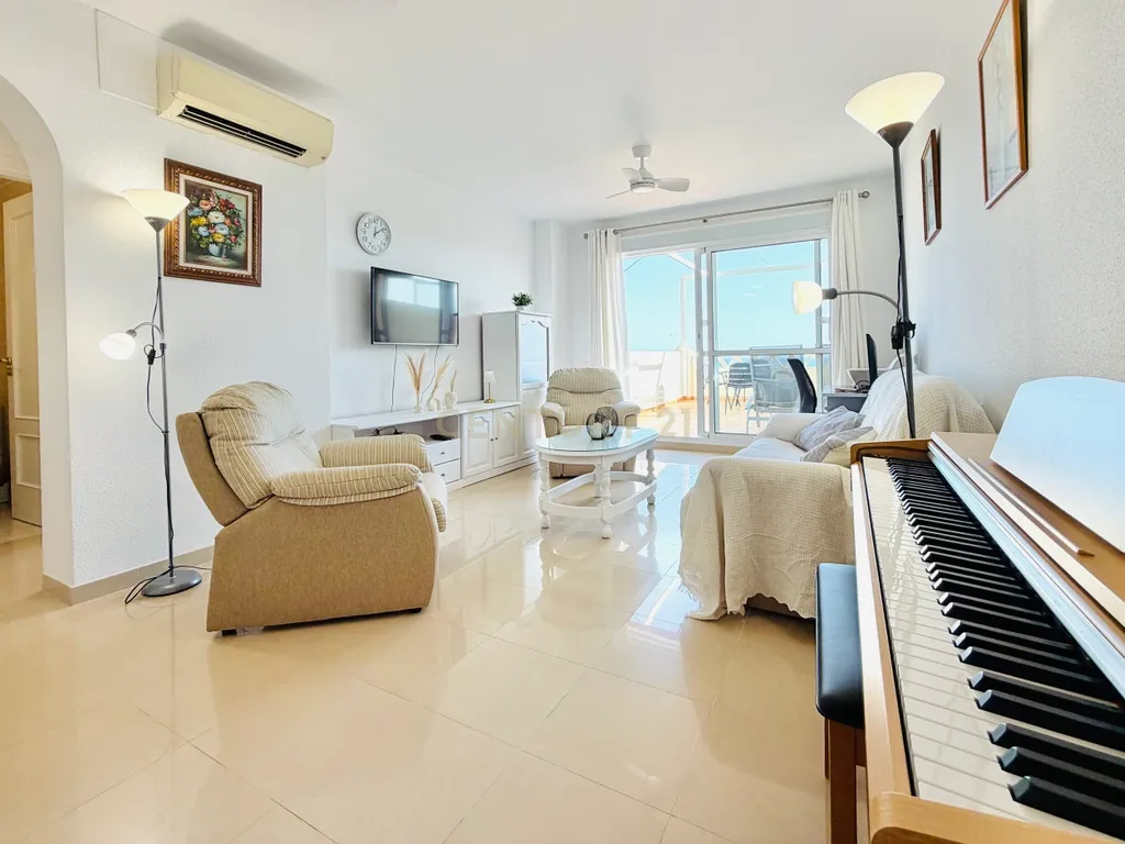 2 quartos | 2 casas de banho | Terraço com vistas para o mar, o golfe e os pores do sol - Image 11