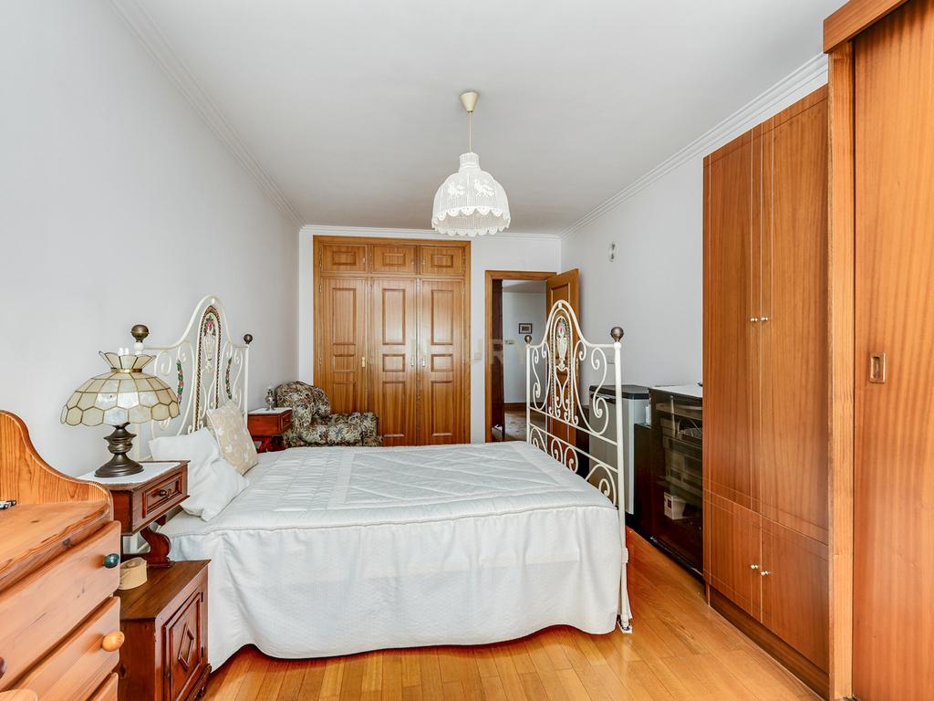 Apartamento T3 em Belas com 133m2 e box para uma viatura - Image 23