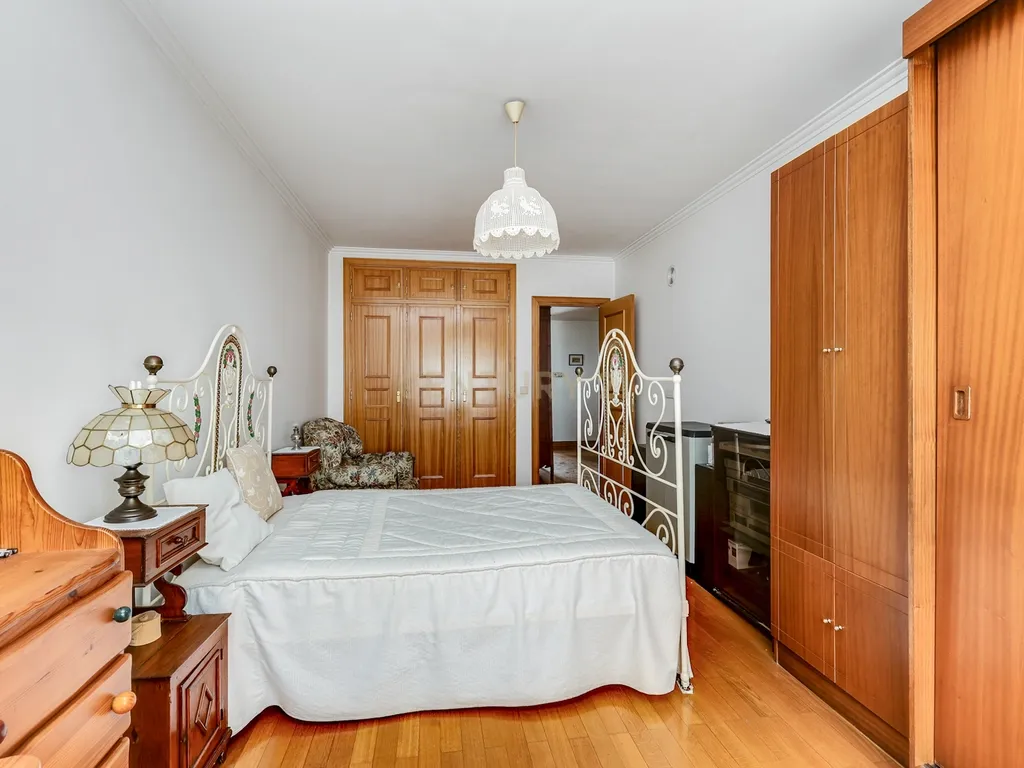 Apartamento T3 em Belas com 133m2 e box para uma viatura - Image 23
