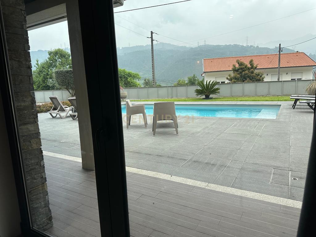  Moradia Térrea com Piscina | Braga - Gerês - Image 40