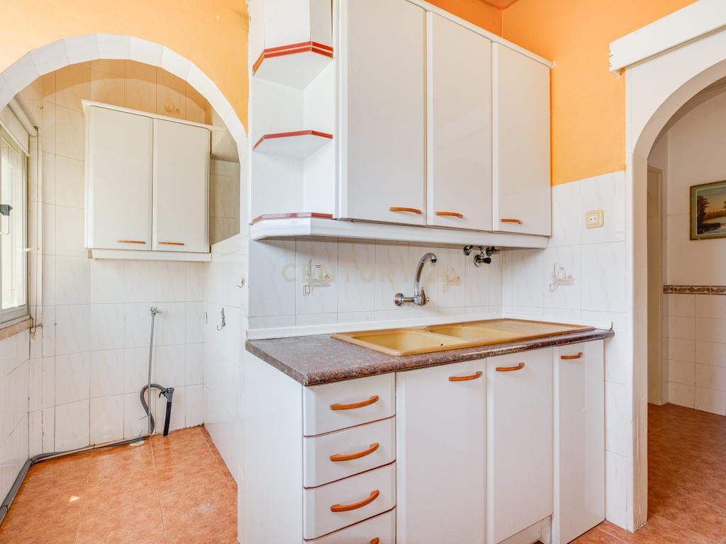 T2 Luminoso na Vila da Apelação – Espaço, Conforto e Potencial - Image 4